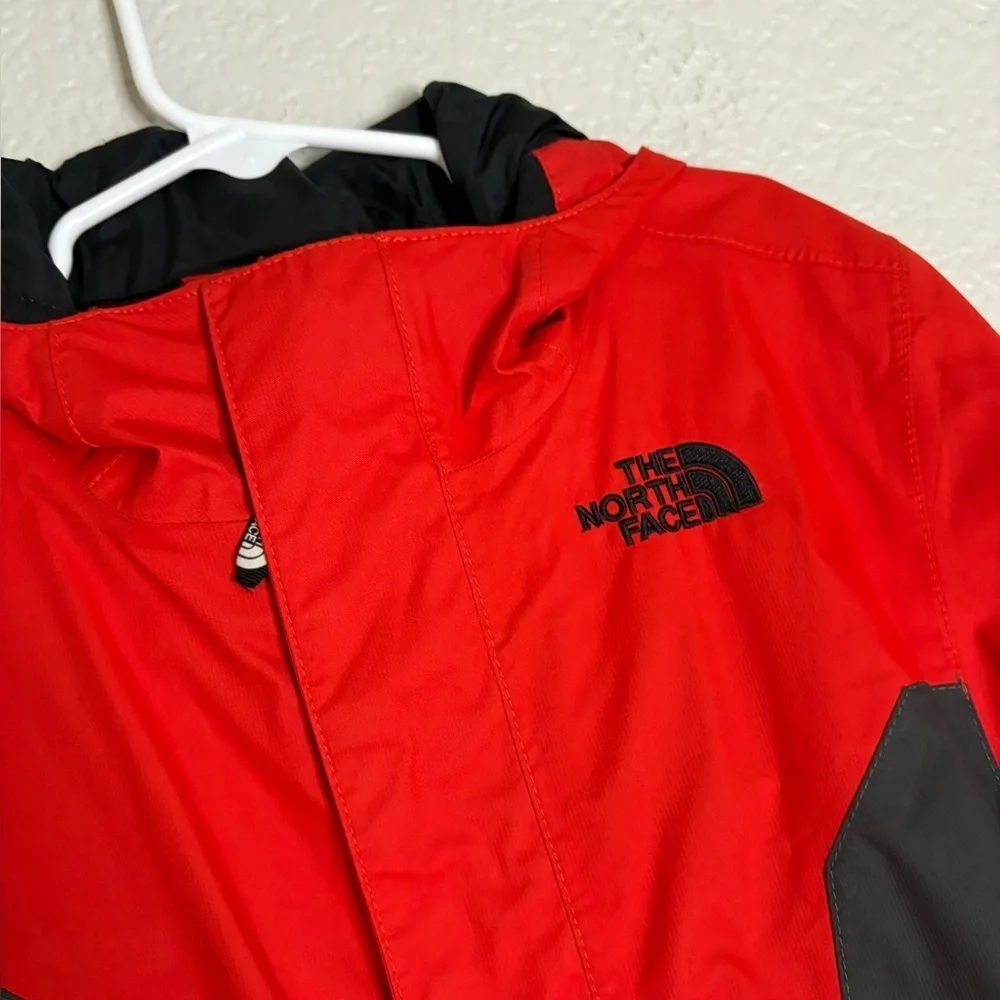 The North Face Boys Red Ski Jacket Hyvent Outer Layer Waterproof